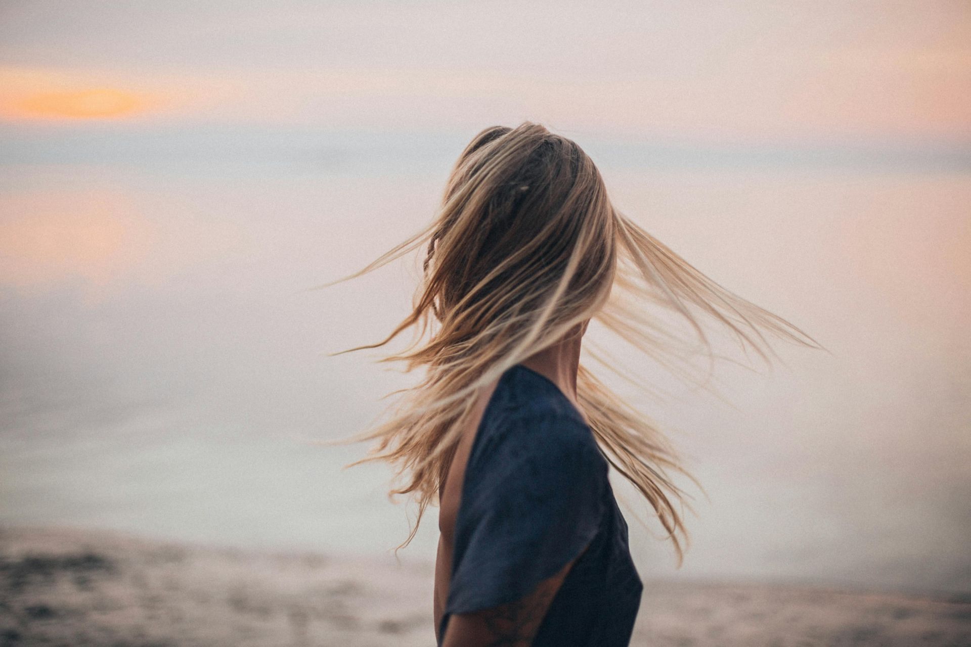 Dandruff vs scalp psoriasis (image sourced via Pexels / Photo by elina)